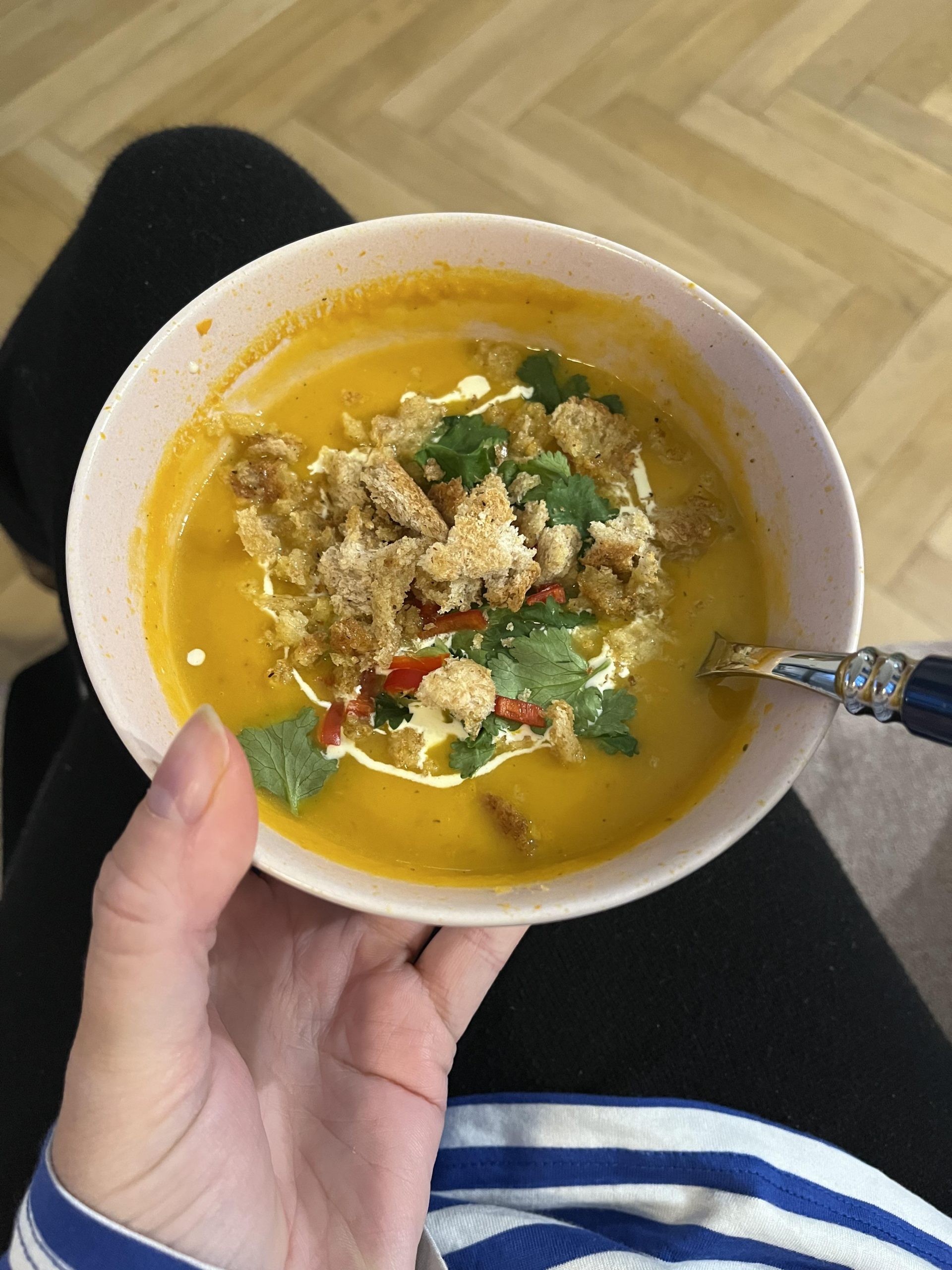 SIMPLE WINTER BUTTERNUT SQUASH SOUP