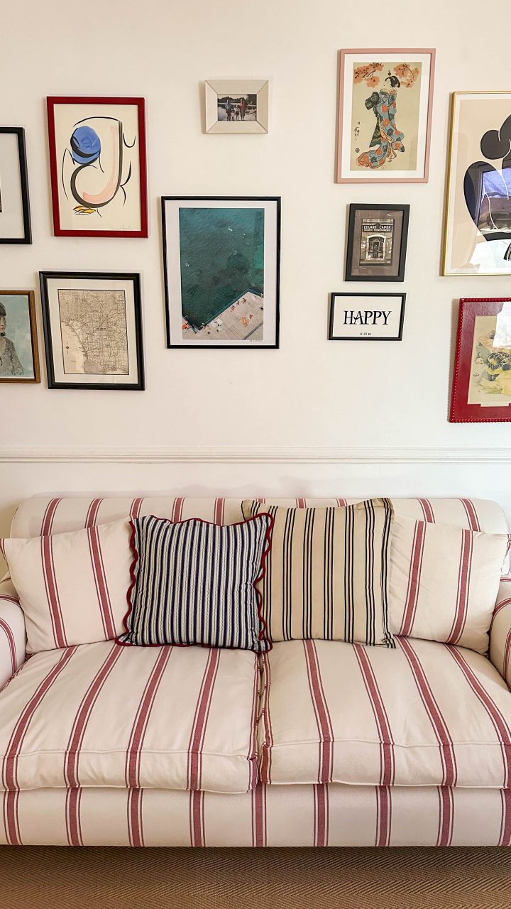 ALL THE STRIPED SOFA DETAILS